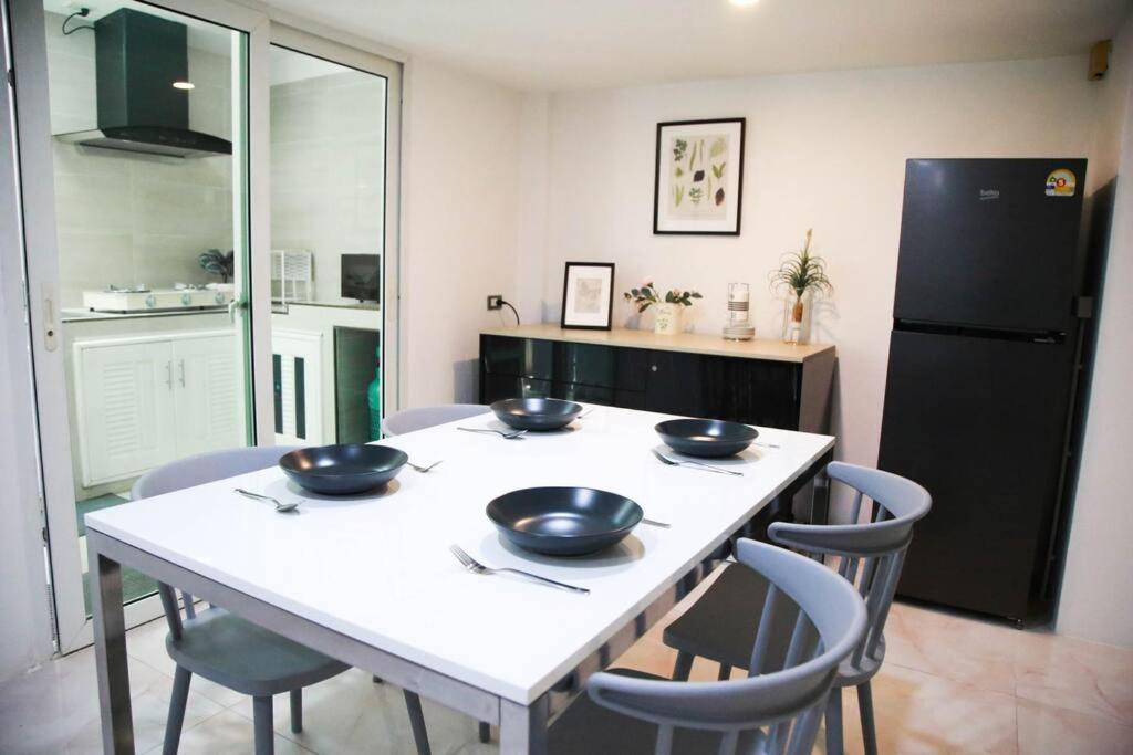 Near Bts Bearing Skytrain- Homey Living Townhome - 4 Bedrooms *