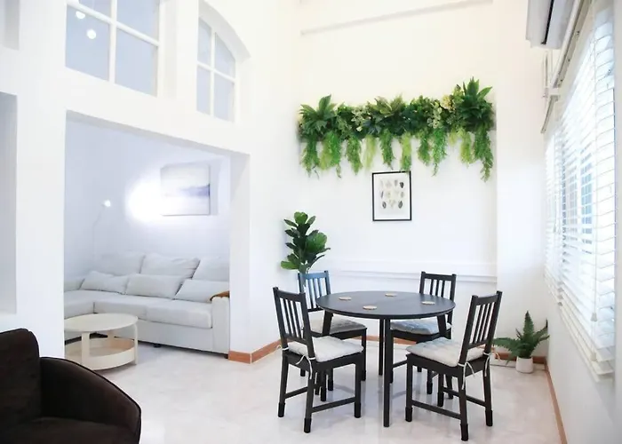 Near Bts Bearing Skytrain- Homey Living Townhome - 4 Bedrooms