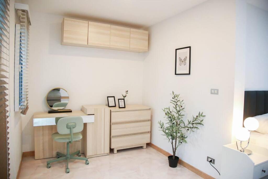 Apartment Near Bts Bearing Skytrain- Homey Living Townhome - 4 Bedrooms