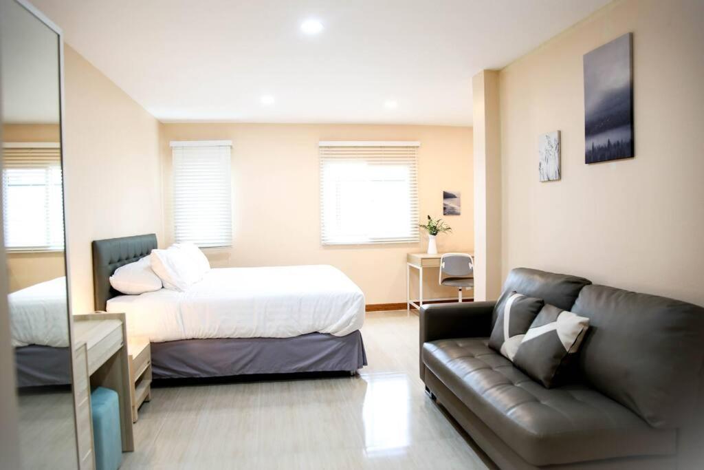 Near Bts Bearing Skytrain- Homey Living Townhome - 4 Bedrooms * Bangkok