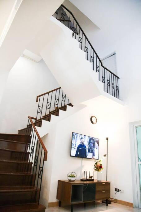 Near Bts Bearing Skytrain- Homey Living Townhome - 4 Bedrooms Apartment *