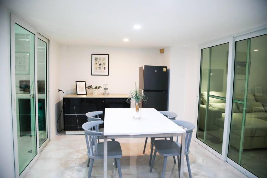 Near Bts Bearing Skytrain- Homey Living Townhome - 4 Bedrooms Apartment Bangkok